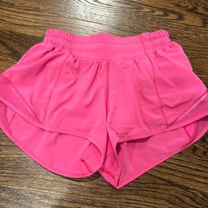 Lululemon Sonic Pink 2.5’ Hotty Hots Size 0